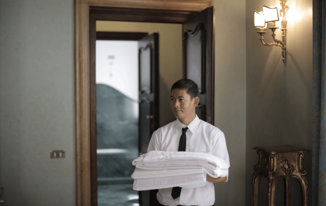 Cómo 5 destinos afrontan la falta de personal en hostelería